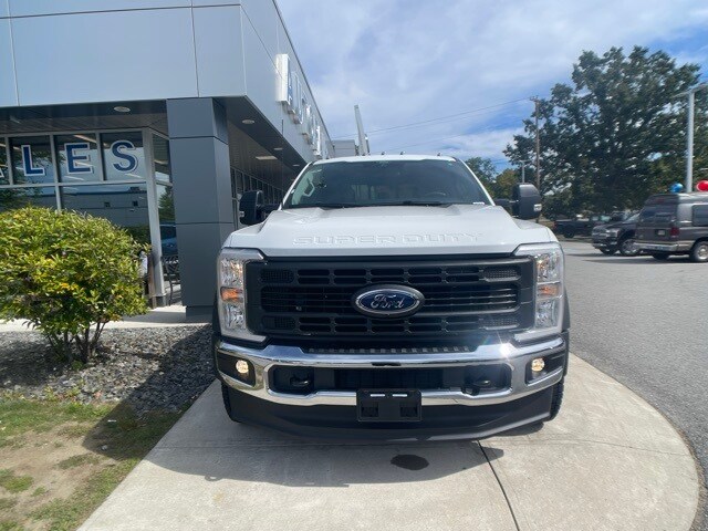 2025 Ford F-450 photo 2