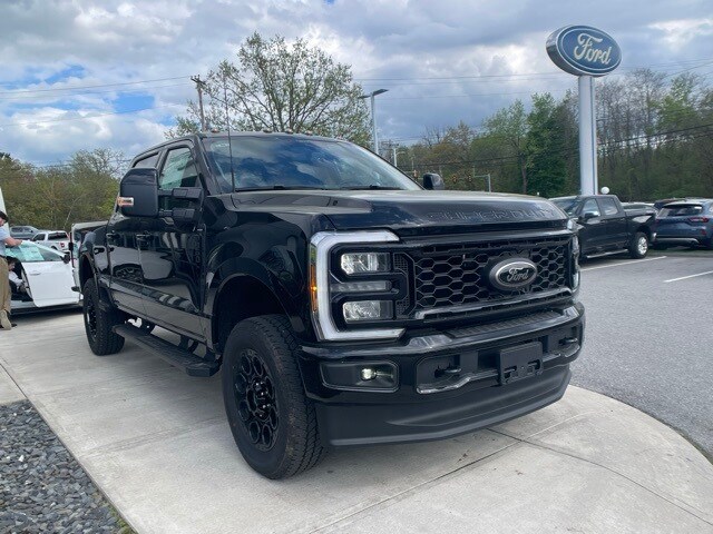 2025 Ford F-350 photo 2