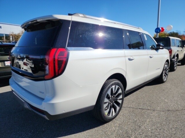 2025 Ford Expedition MAX Platinum photo 2