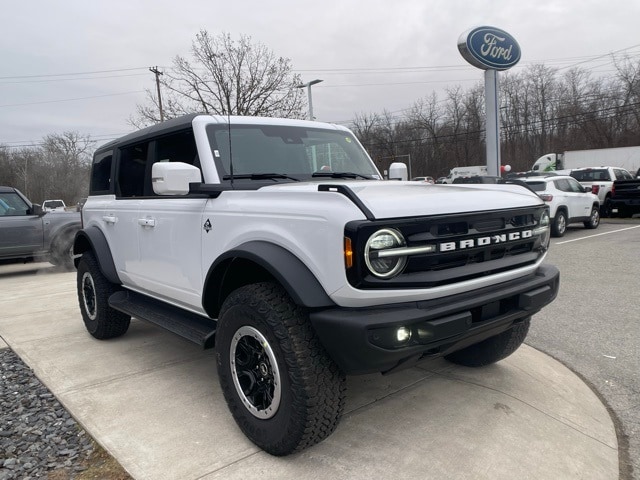 2025 Ford Bronco 4-Door Outer Banks's photo