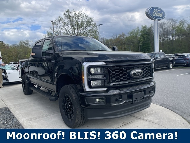 2025 Ford F-350 Super Duty Lariat's photo