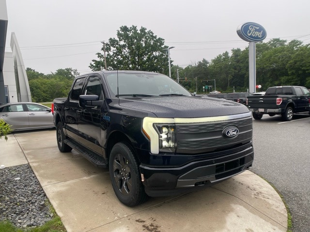 2025 Ford F-150 Lightning Lariat's photo