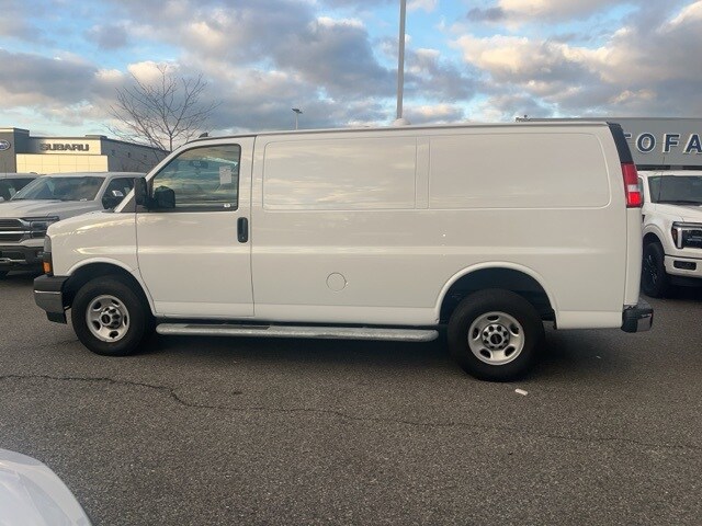 2024 Gmc Savana 2500 Cargo photo 2