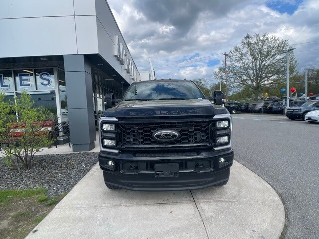 2025 Ford F-350 photo 3