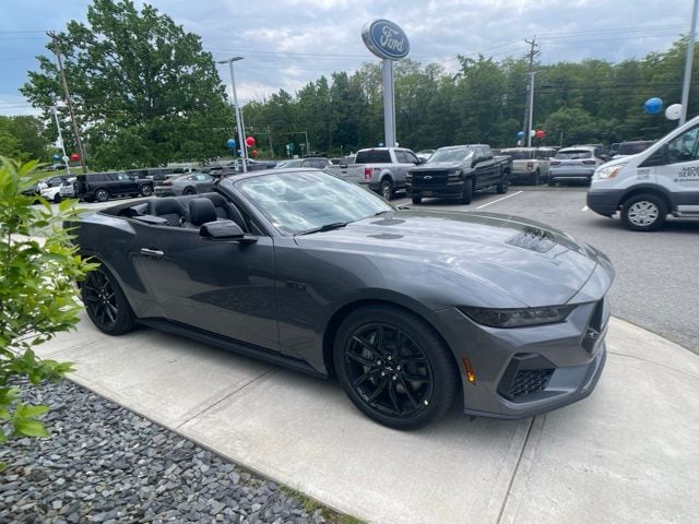 2025 Ford Mustang GT Premium Convertible - Photo 9