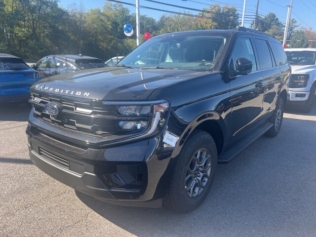 2025 Ford Expedition photo 2