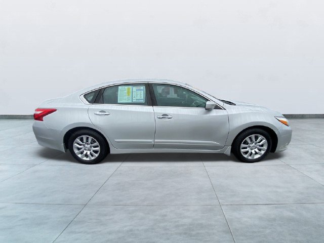 Used 2017 Nissan Altima S with VIN 1N4AL3AP3HC122943 for sale in Haverhill, MA