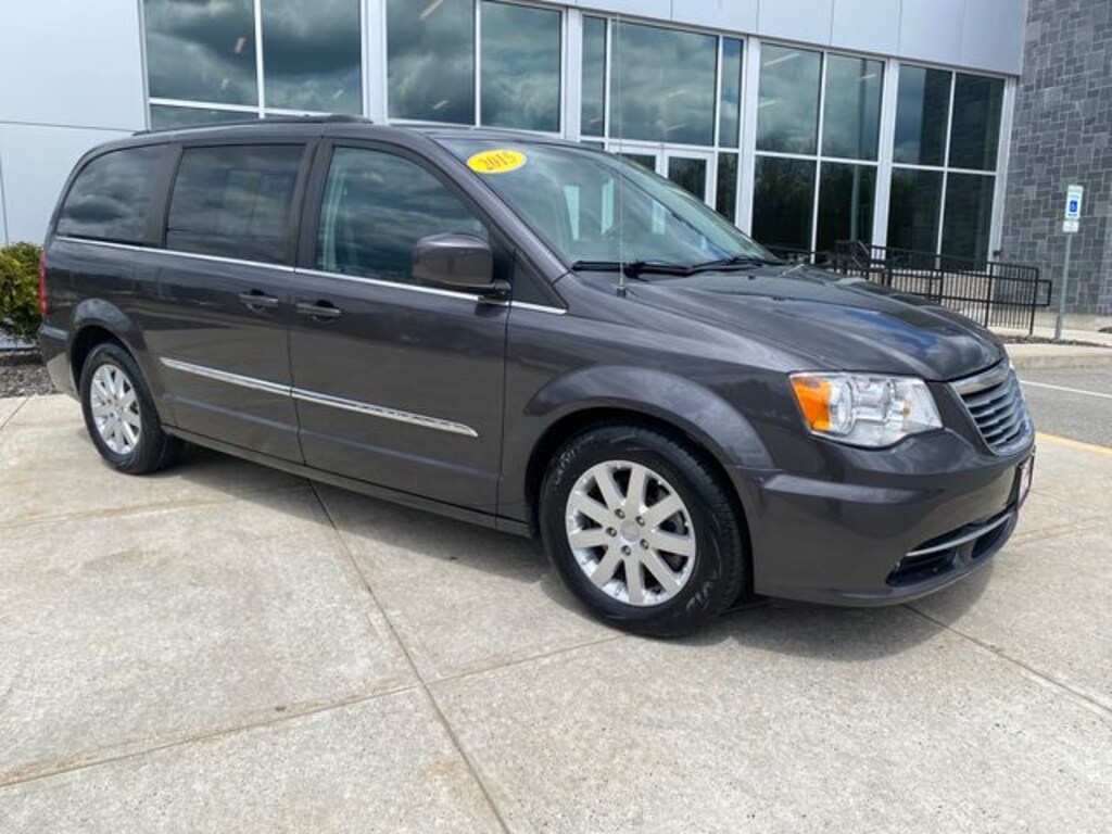 Used 2015 Chrysler Town & Country Touring Minivan/Van