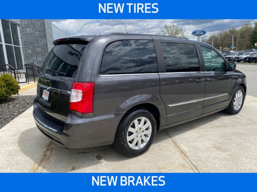 Used 2015 Chrysler Town & Country Touring Minivan/Van