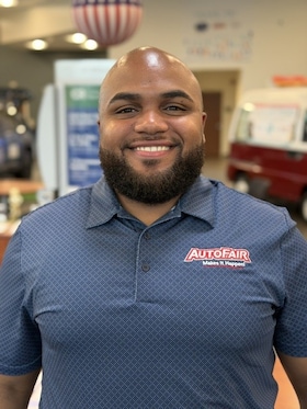 Staff member Edwin Medina Mendez from ID_a5e91998f809