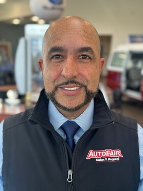 Staff member Rudy Espinal from ID_a5e91998f809