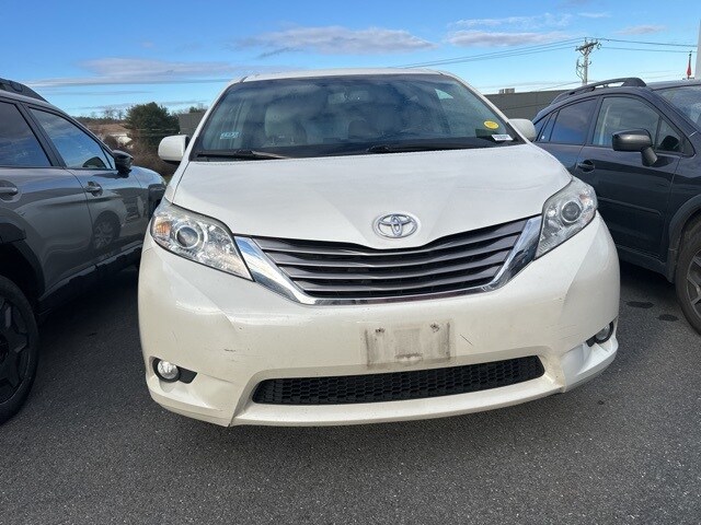 2015 Toyota Sienna XLE photo 2