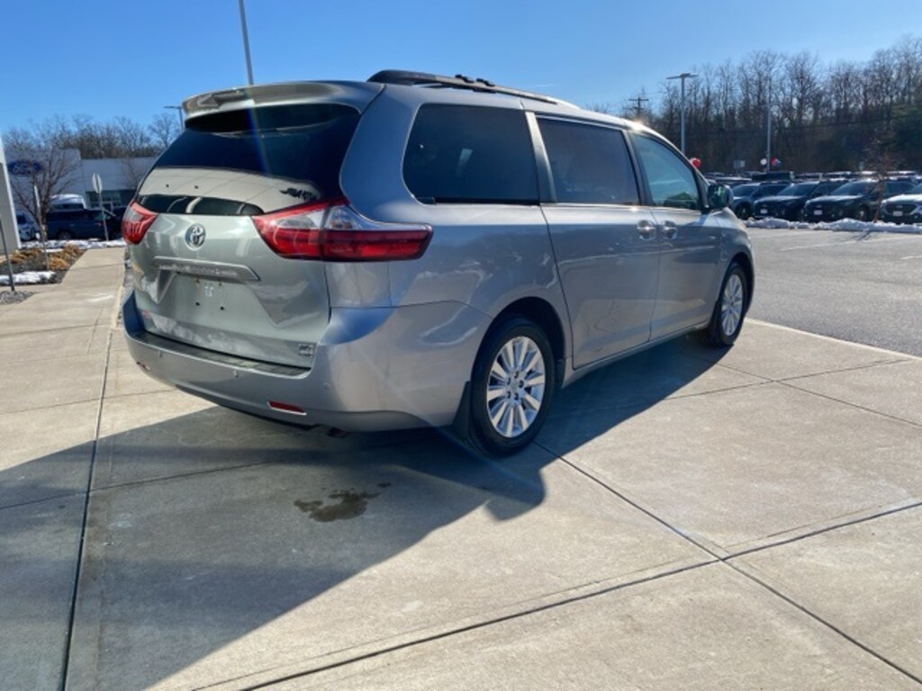Used 2016 Toyota Sienna XLE Minivan/Van