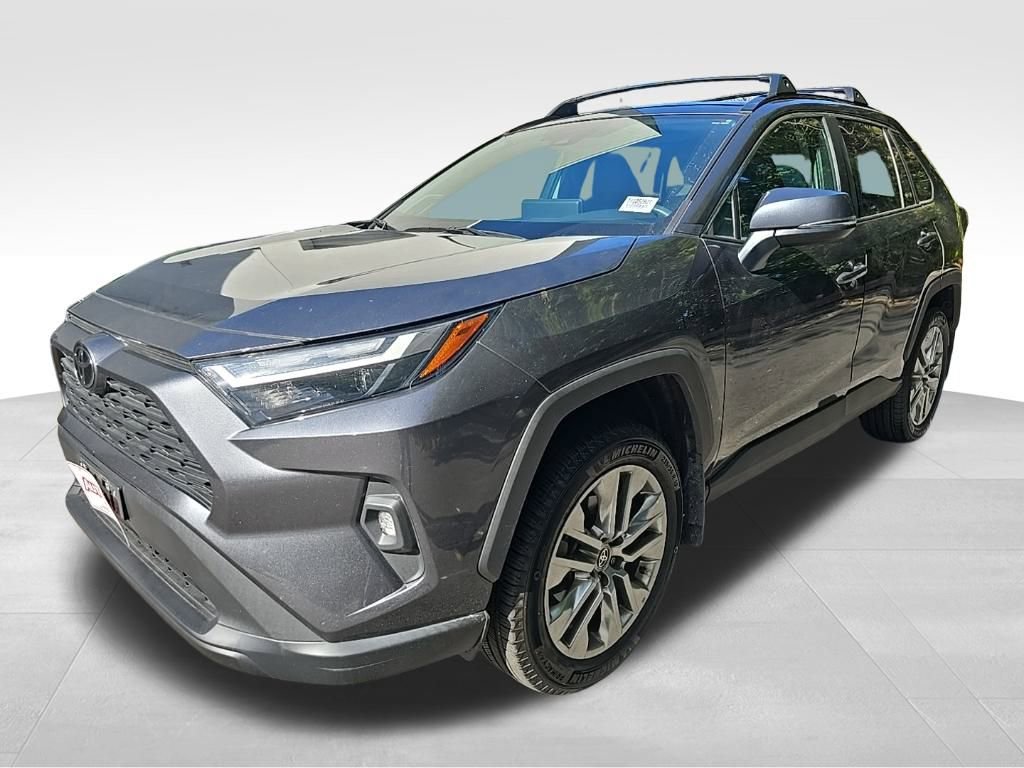 2023 Toyota RAV4 XLE Premium photo 3