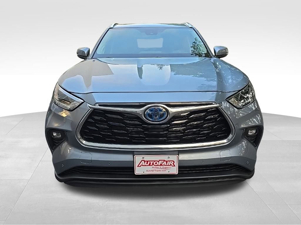2022 Toyota Highlander Hybrid Limited photo 2