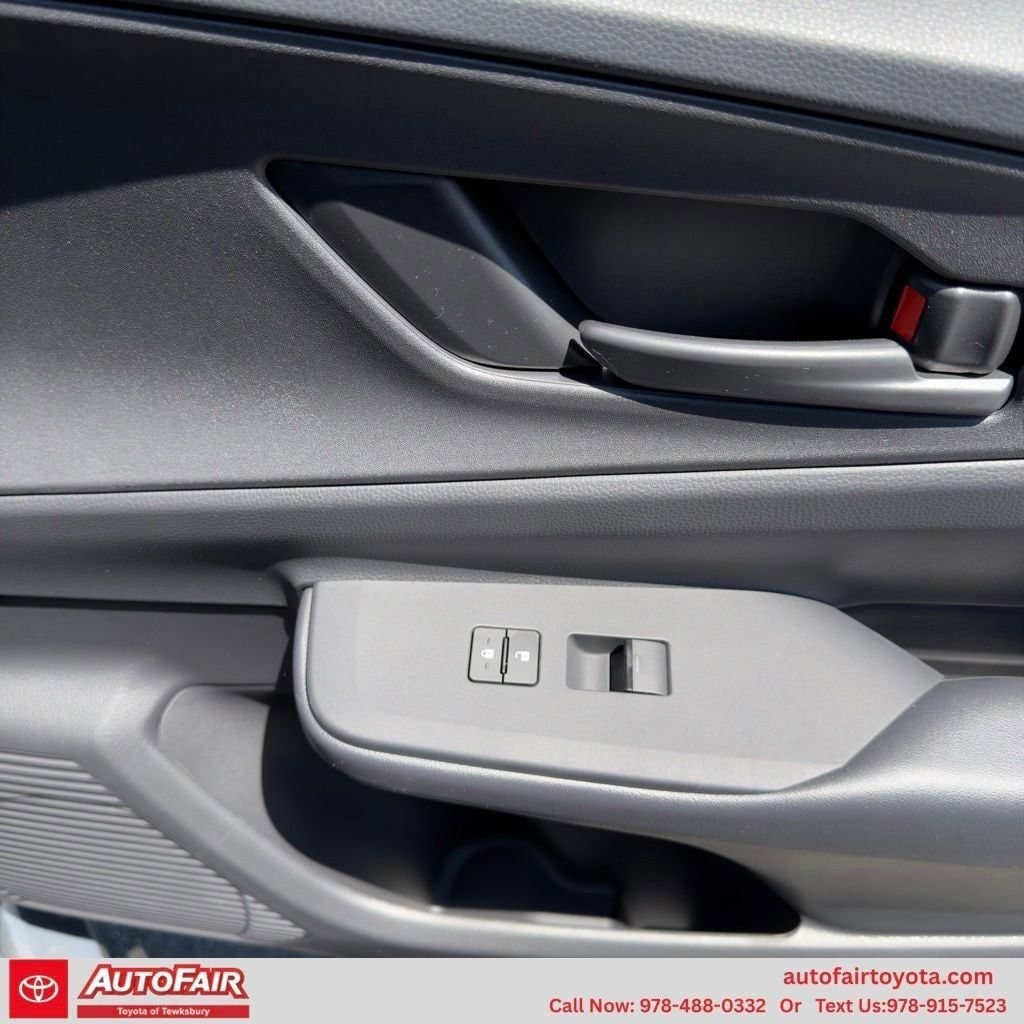 2026 Toyota Prius Plug-in Hybrid SE - Photo 23