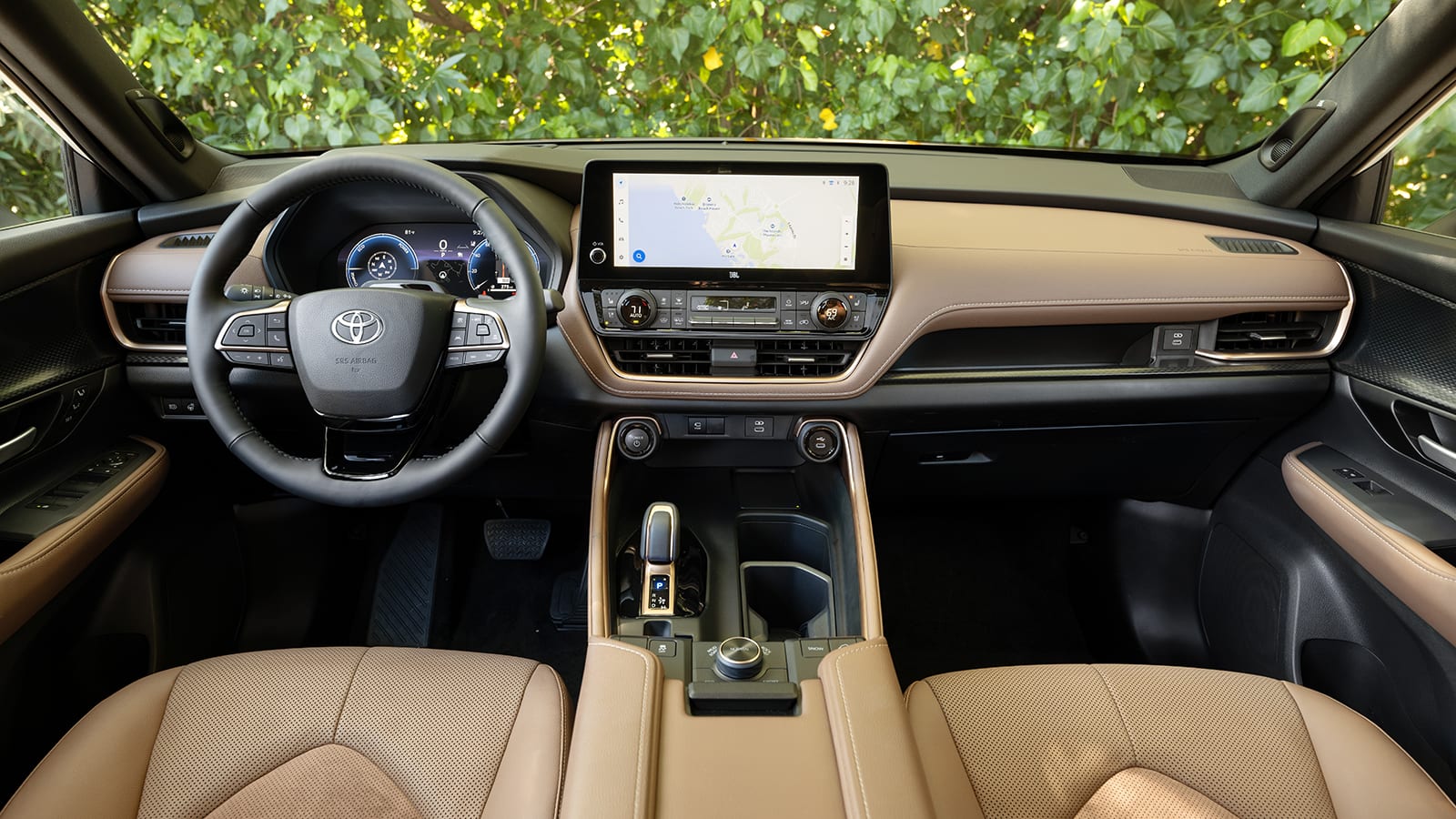 Toyota Grand Highlander Has A modern interior and tech touch screen.