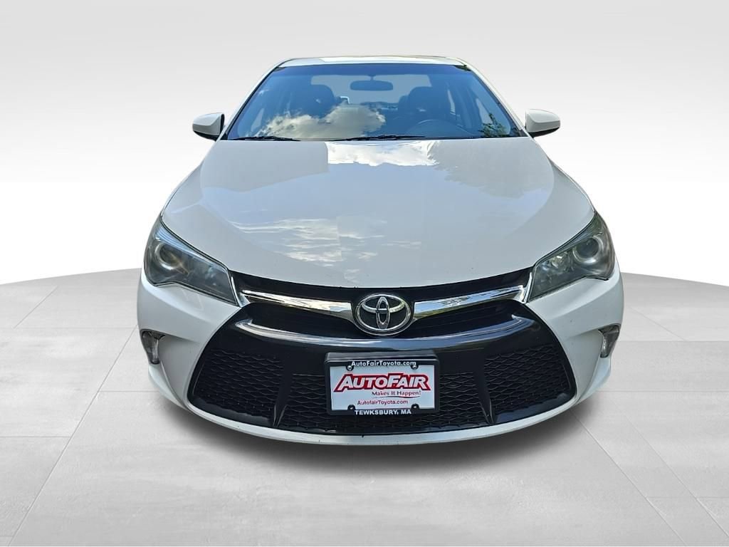 2016 Toyota Camry SE photo 2