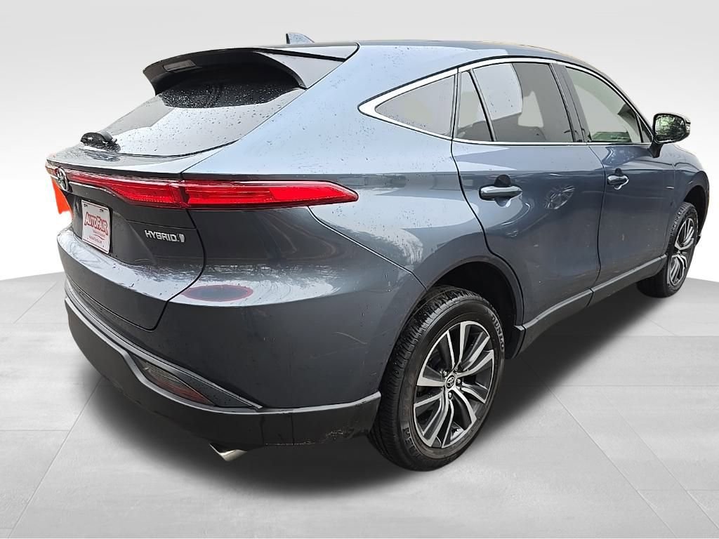 2022 Toyota Venza LE photo 4