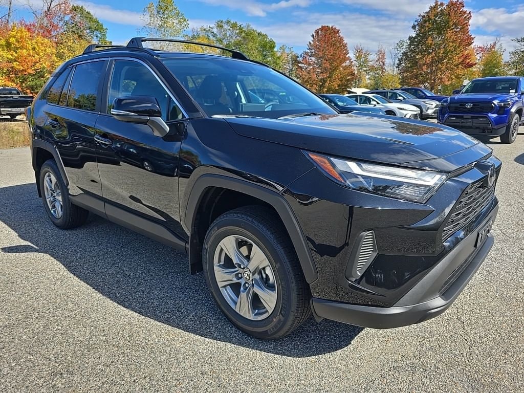 2025 Toyota RAV4 XLE's photo