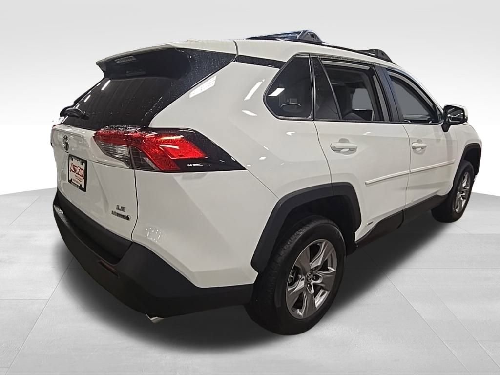 2024 Toyota RAV4 Hybrid LE photo 2