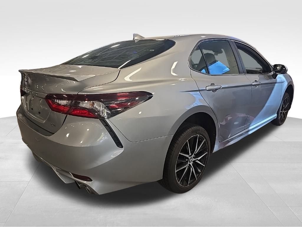 2022 Toyota Camry SE photo 4