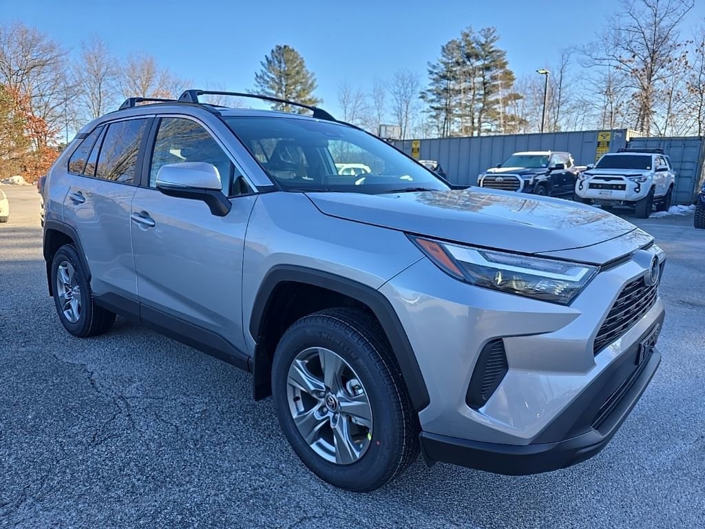 2025 Toyota RAV4 XLE's photo