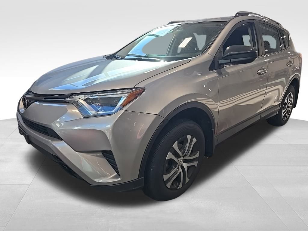 2018 Toyota RAV4 LE photo 3