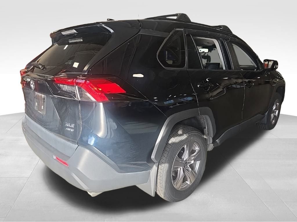 2022 Toyota RAV4 XLE photo 3
