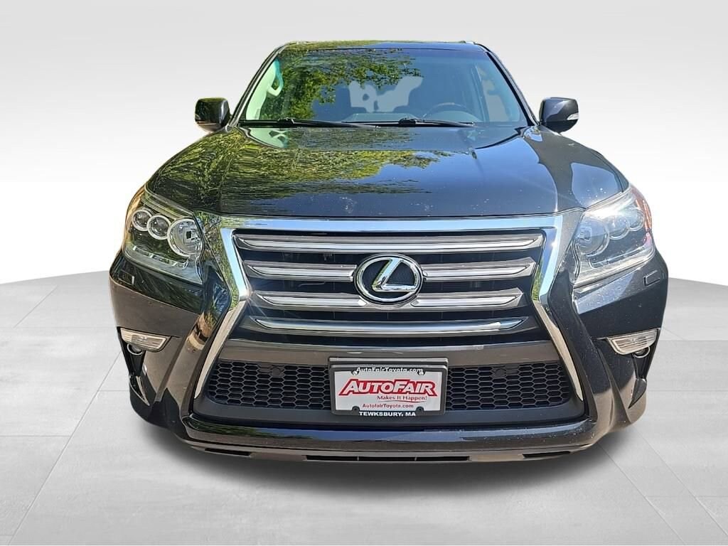 2017 Lexus GX 460 Luxury photo 2