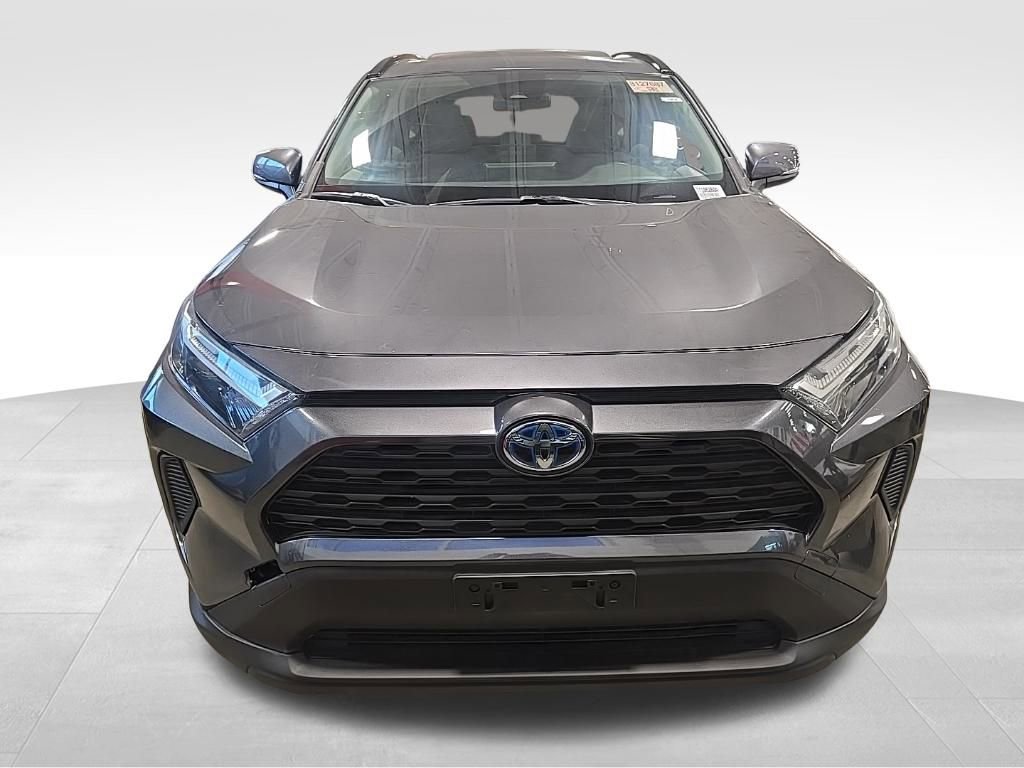 2022 Toyota RAV4 Hybrid XLE photo 2