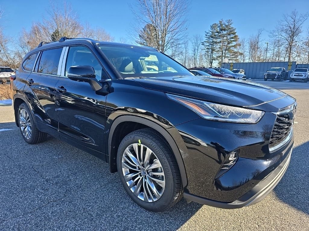 2026 Toyota Highlander Platinum's photo
