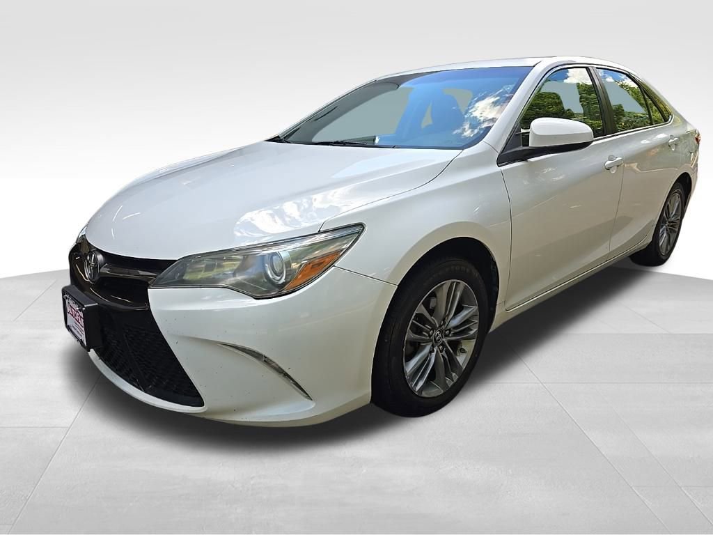 2016 Toyota Camry SE photo 3