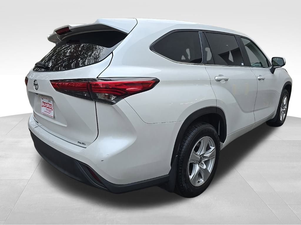 2023 Toyota Highlander L photo 2