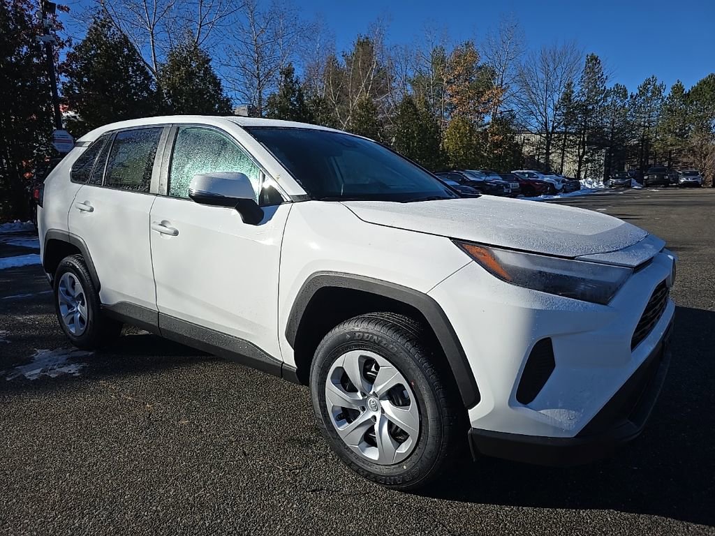 2025 Toyota RAV4 LE's photo