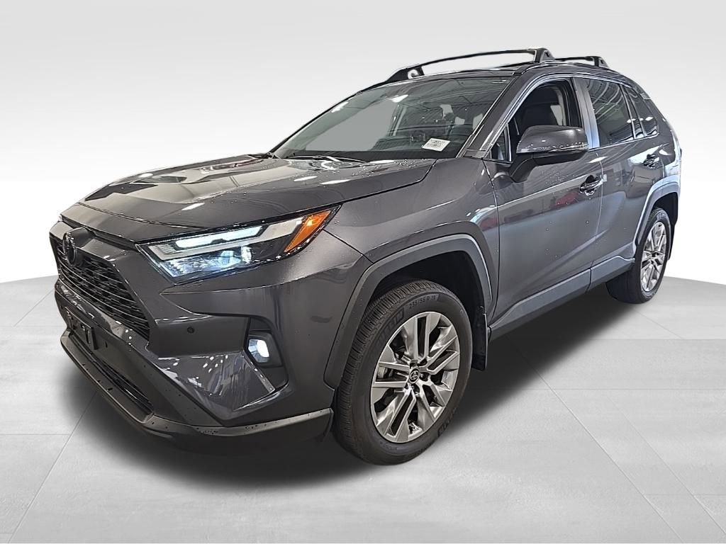 2023 Toyota RAV4 XLE Premium photo 3