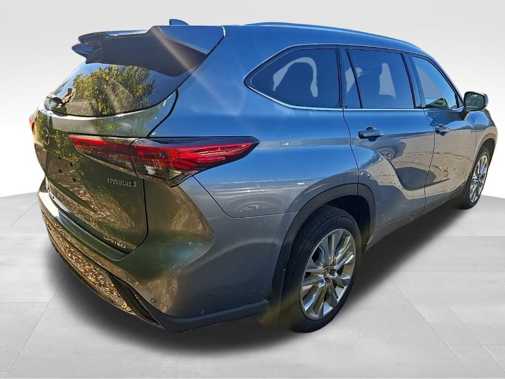 2022 Toyota Highlander Hybrid Limited photo 4
