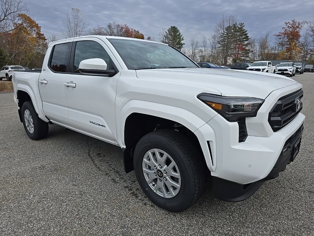 2025 Toyota Tacoma SR5's photo