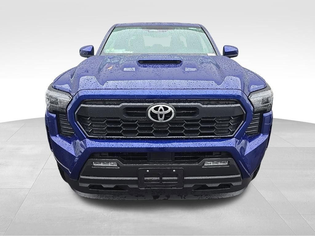 2024 Toyota Tacoma Double Cab photo 2
