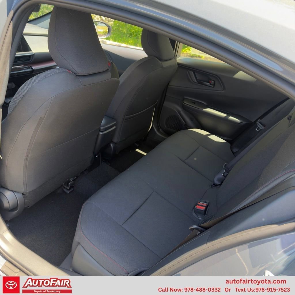 2026 Toyota Prius Plug-in Hybrid SE - Photo 18