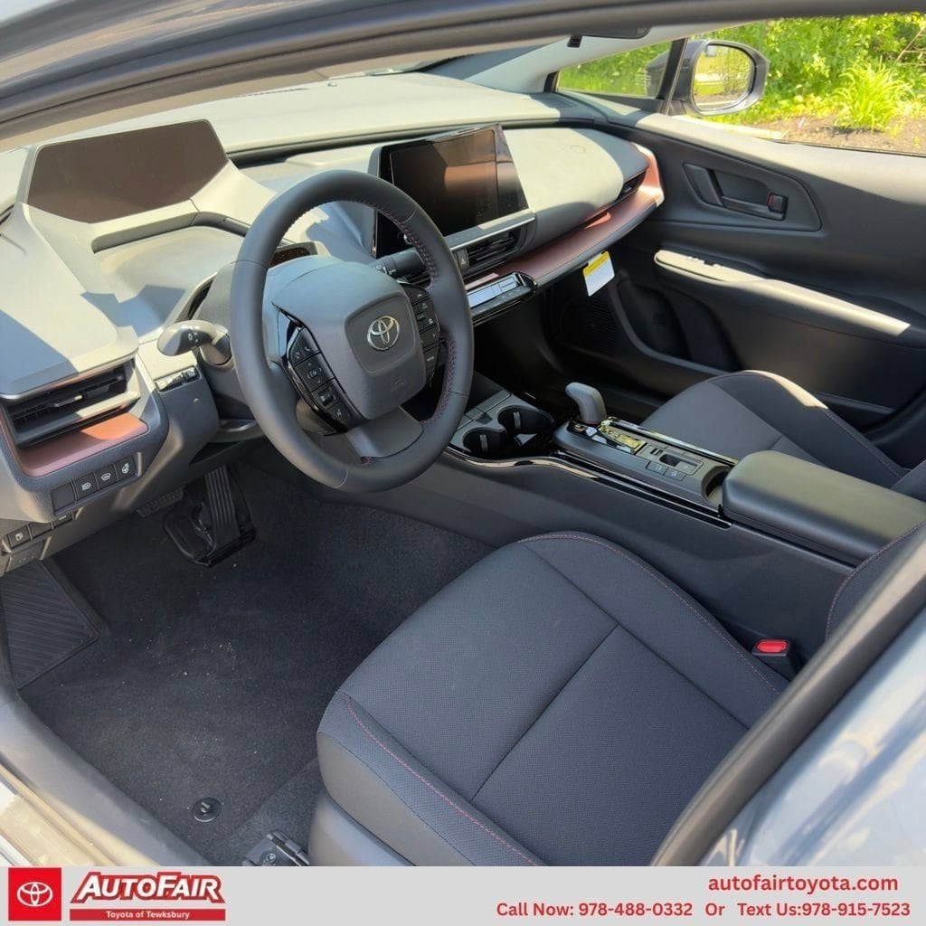 2026 Toyota Prius Plug-in Hybrid SE - Photo 15