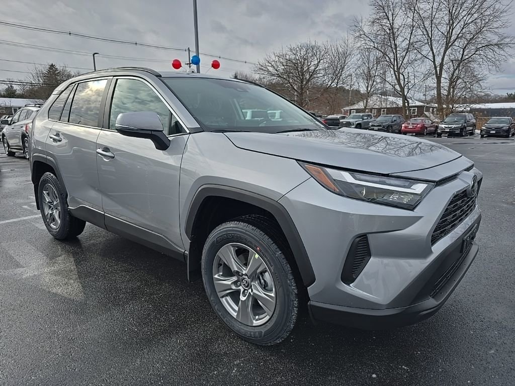 2025 Toyota RAV4 XLE's photo
