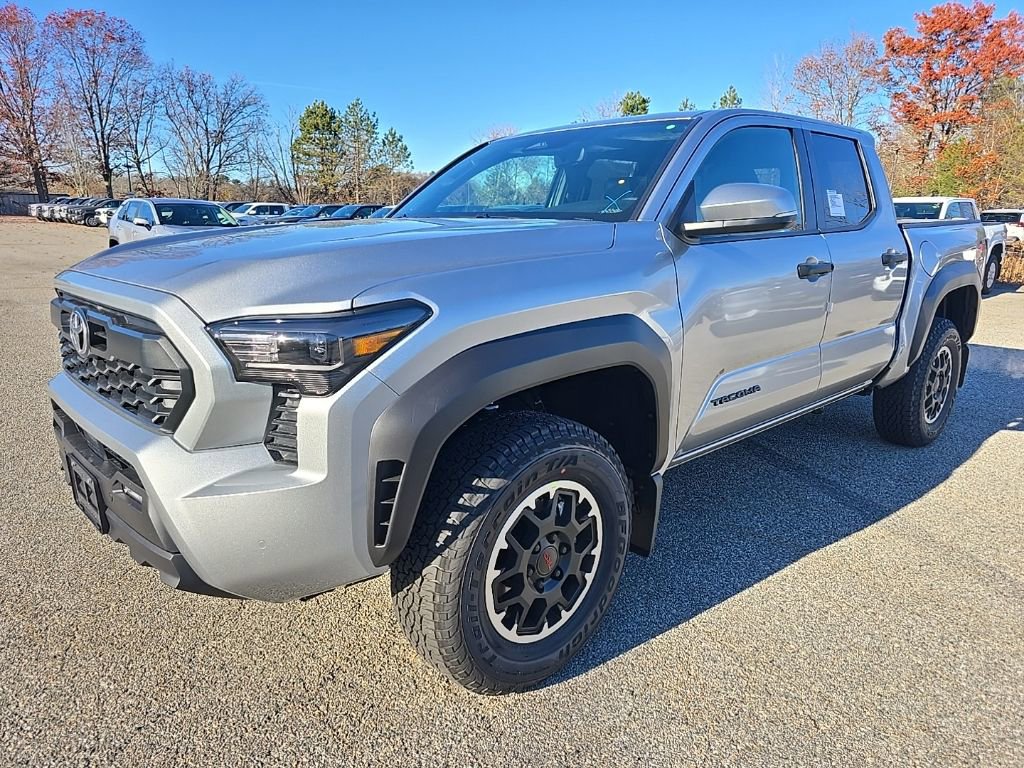 2025 Toyota Tacoma TRD Off-Road photo 3
