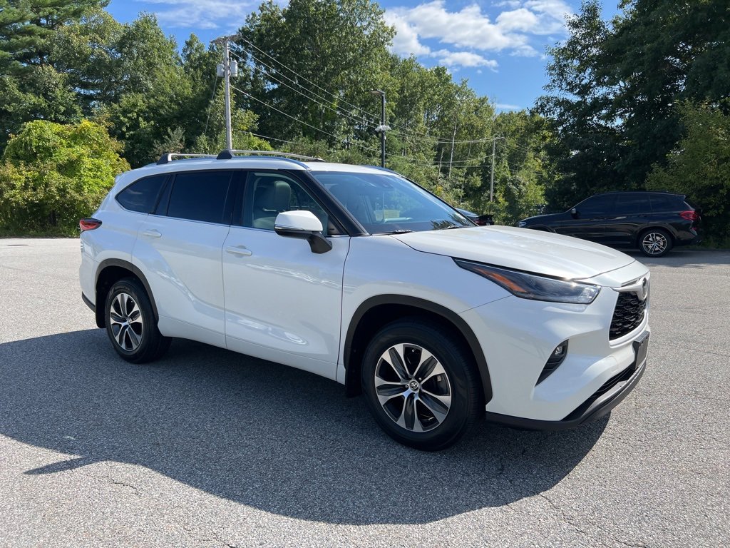 Used 2021 Toyota Highlander XLE with VIN 5TDGZRBH6MS097073 for sale in Tewksbury, MA