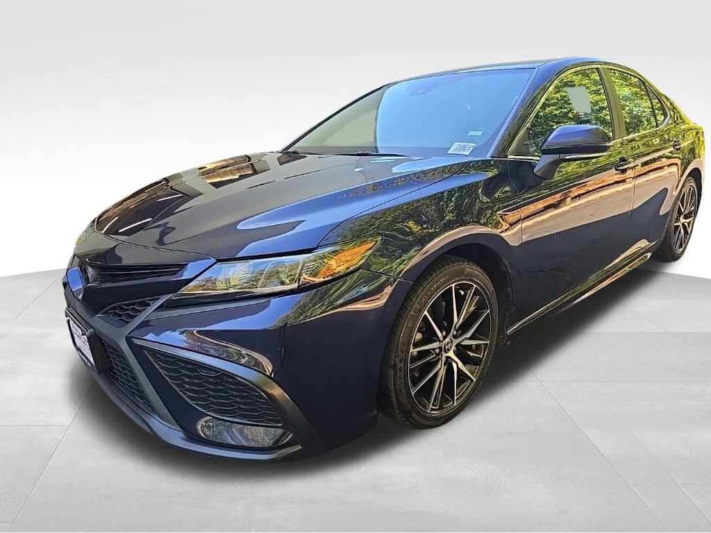 Used 2022 Toyota Camry SE Sedan