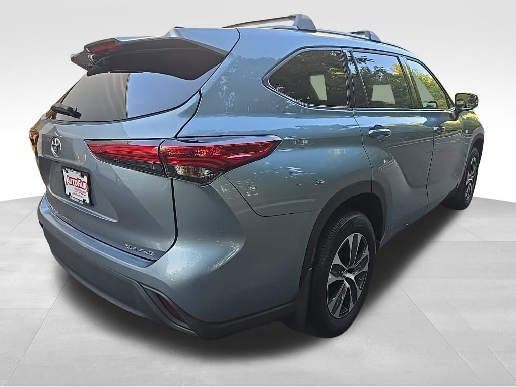 2022 Toyota Highlander XLE photo 4