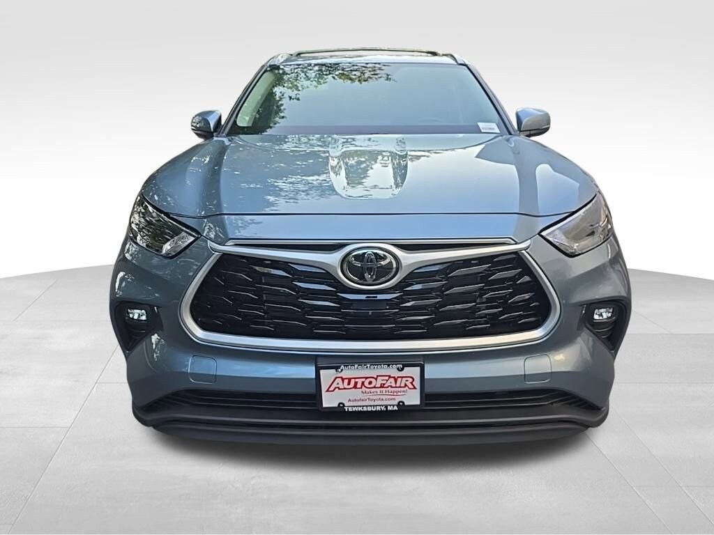2022 Toyota Highlander XLE photo 2