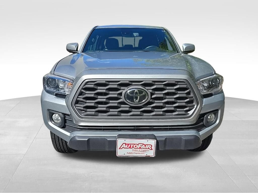 2022 Toyota Tacoma TRD Off-Road photo 2