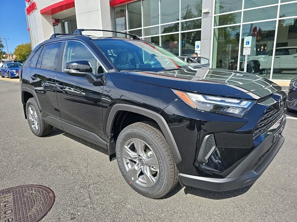 2025 Toyota RAV4 XLE's photo