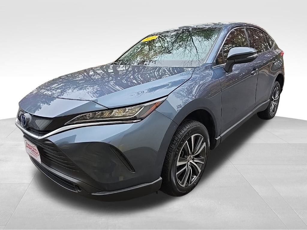 2022 Toyota Venza LE photo 3